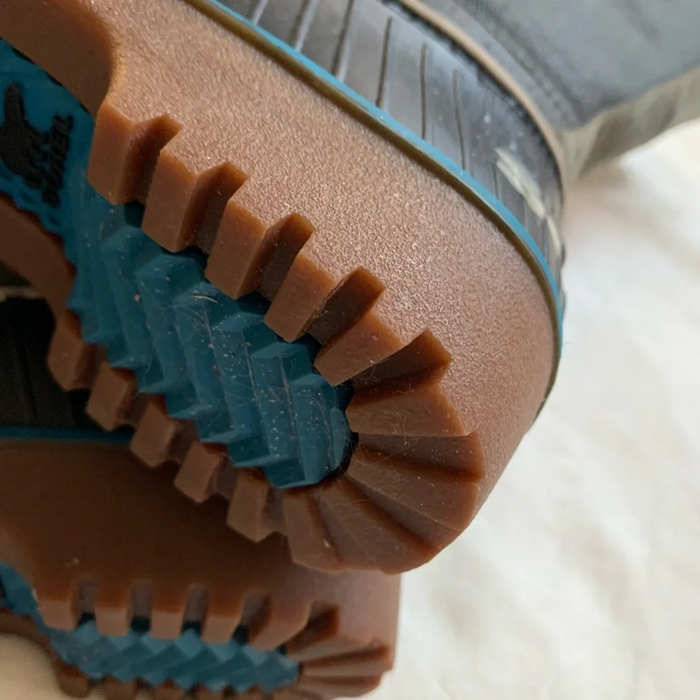 Women's Gray Winter Boots with Teal Laces